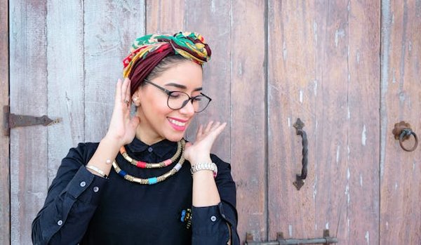 Quels conseils pour intégrer des foulards en cachemire dans des tenues automnales?